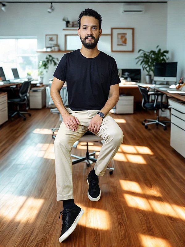 Camiseta Básica Minimalista Preta