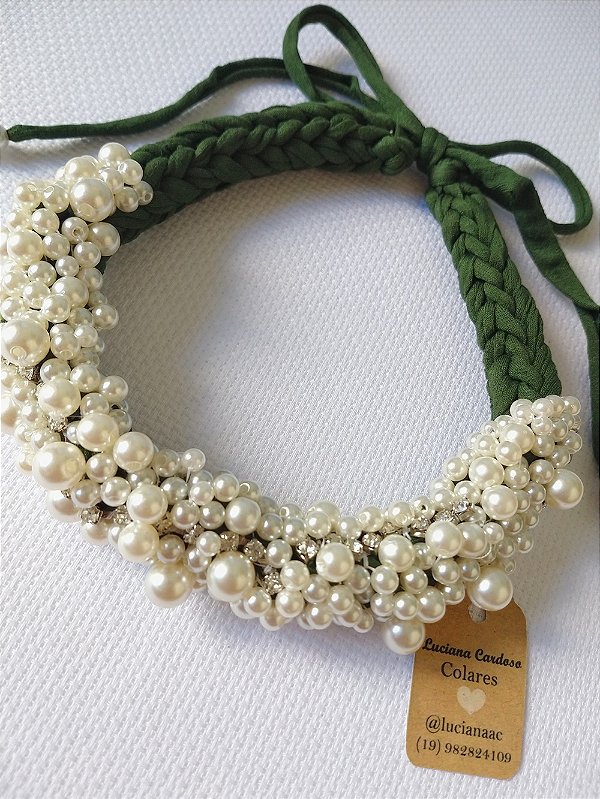 colar verde bordado com perolas