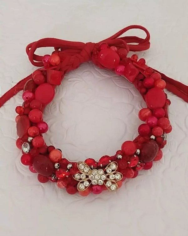 colar vermelho