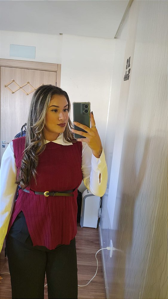 colete em modal Marsala