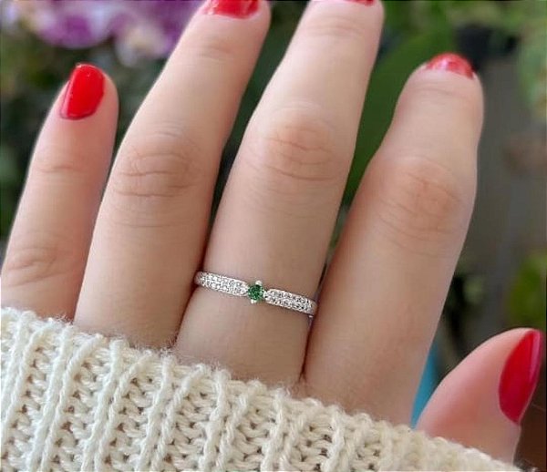 Anel formatura prata pedra pequena verde