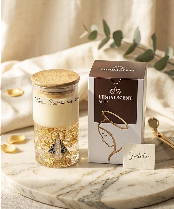 Vela Aromática Artesanal Nossa Senhora Aparecida Transparente com flor de ouro 300 ml