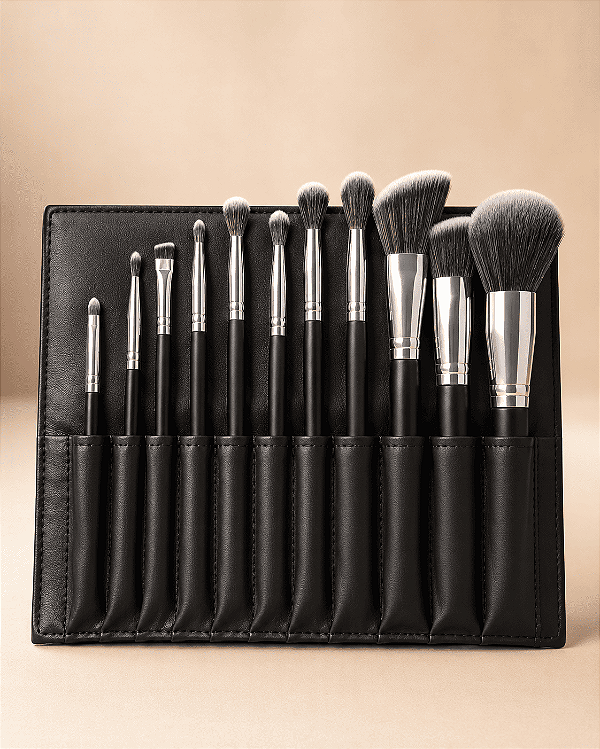CONJUNTO COM 10 PINCEIS DE MAQUIAGEM EM DIFERENTES FORMATOS
