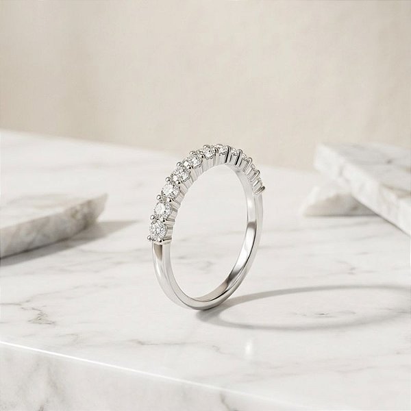 Anel Meia Aliança Prata 925 Cravejada em Moissanite - Banho de Ródio