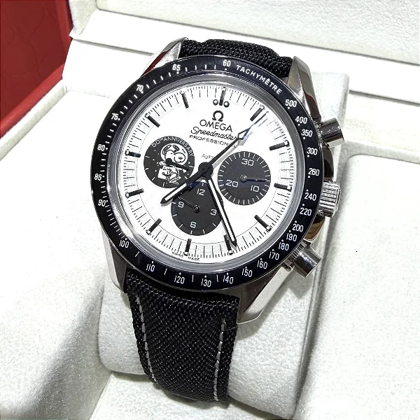 Relógio Omega Speedmaster Silver Snoopy Award Limited Edition