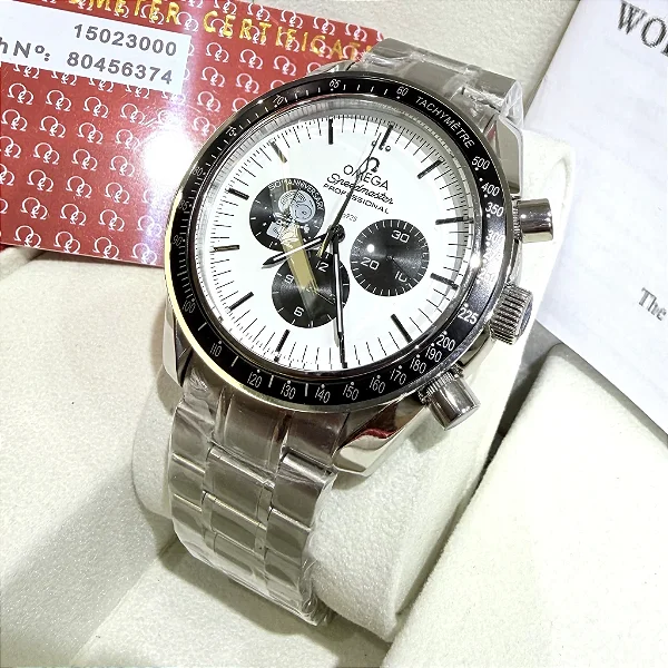 Relógio Omega Speedmaster Silver Snoopy Award Anniversary Edition