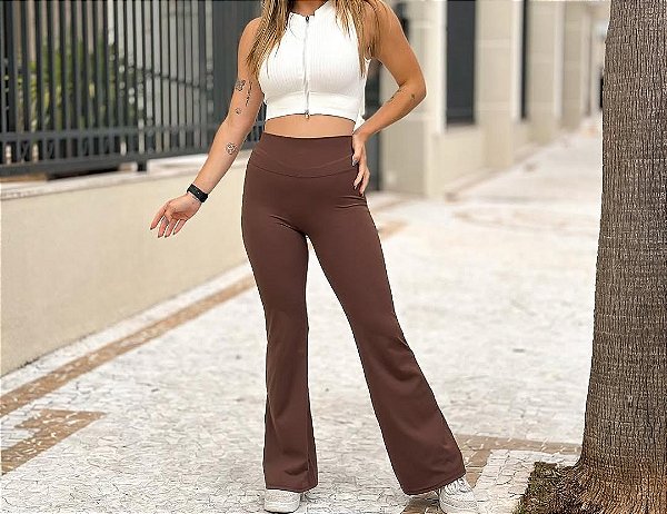 Calça Flare Com Bolso.