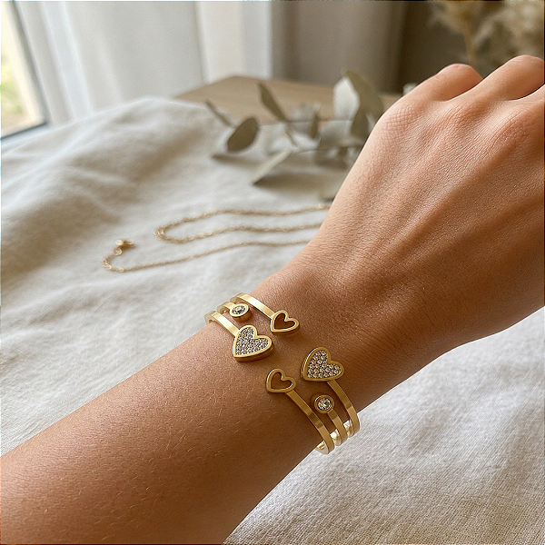 Bracelete Coração Cravejado Vazado Pedra Cristal Aço Dourado 316L⭐️