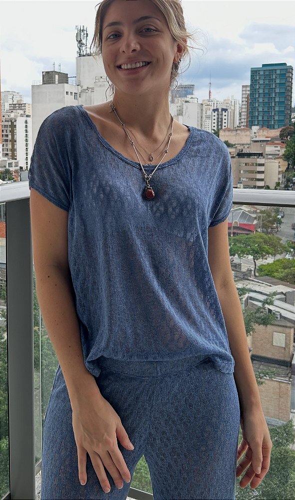 Blusa em tricot leve desenhado