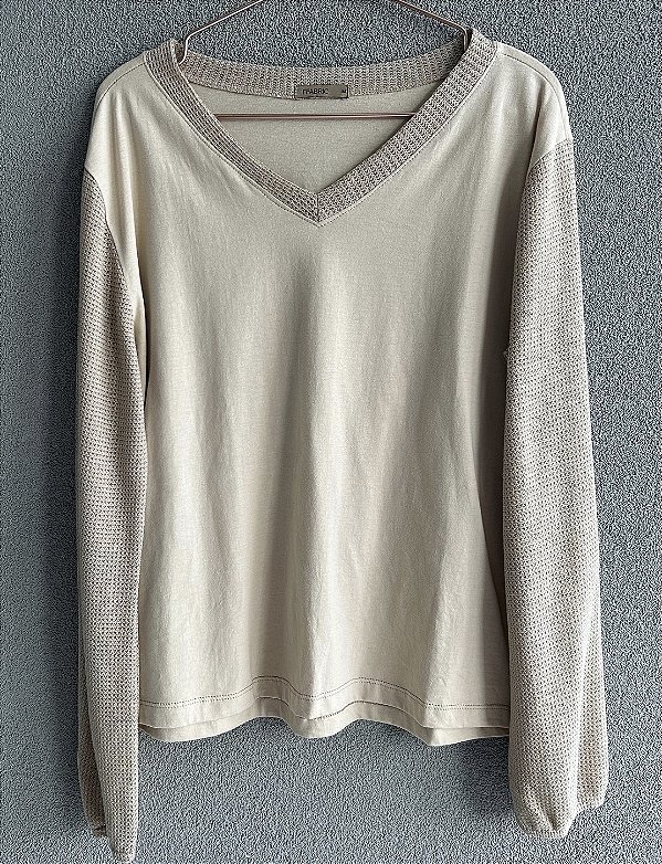 Blusa em algodão e acabamento em tricot
