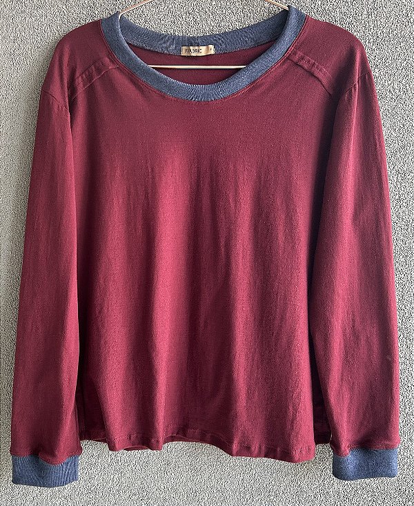 Blusa de malha manga longa com gola e punho em ribana azul