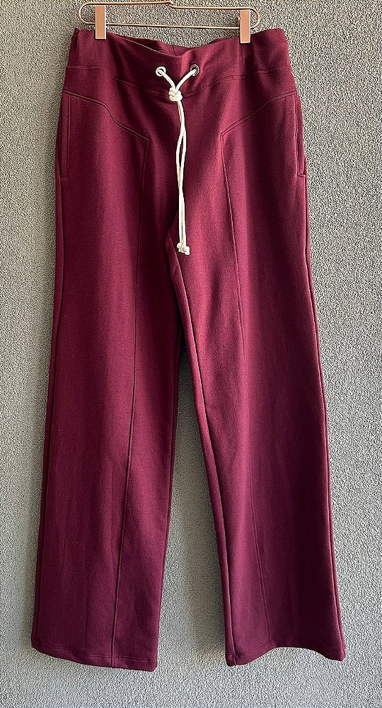 Calça moletom puro algodão com recortes