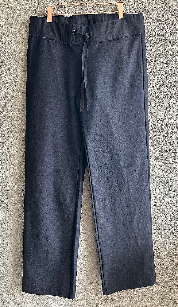 Calça Sarja com elastano e cós com efeito desgastado