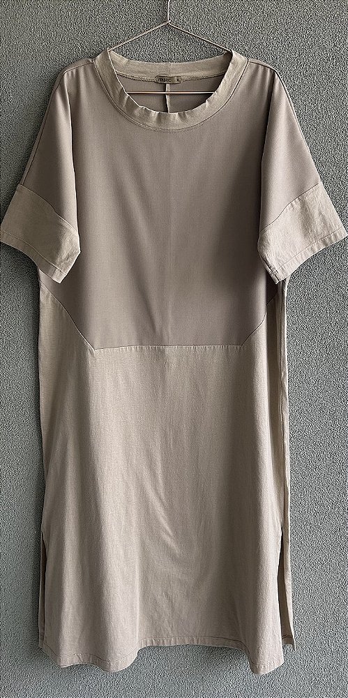 Vestido Mídi Recorte