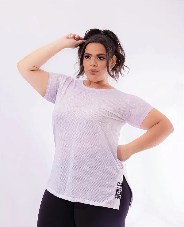 Blusa Plus Size Básica com Fenda Lateral – Conforto e Estilo no Dia a Dia