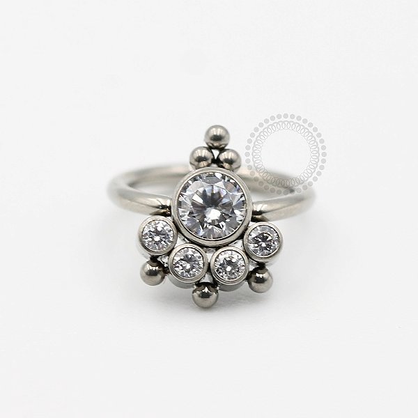 TN289 Captive  Mandala CZ Titânio ASTM F136