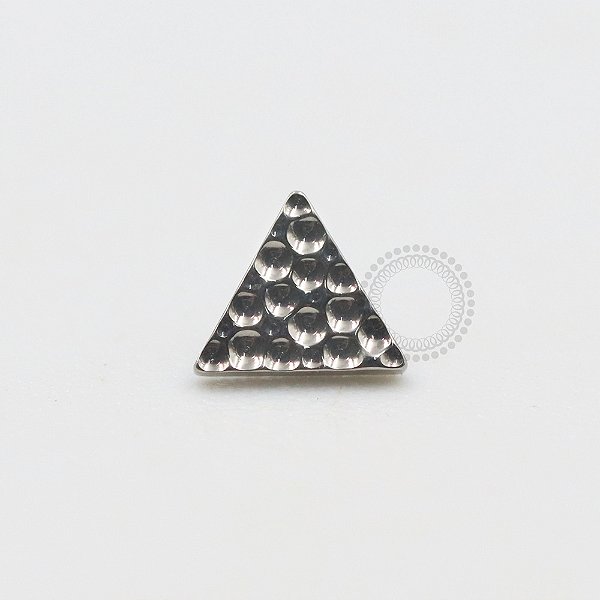 TN556 Topo Triangulo Martelado Titânio ASTM F136