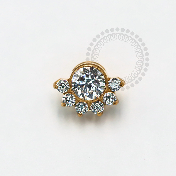 TN1204 Topo Meia Flor CZ Titânio PVD Gold