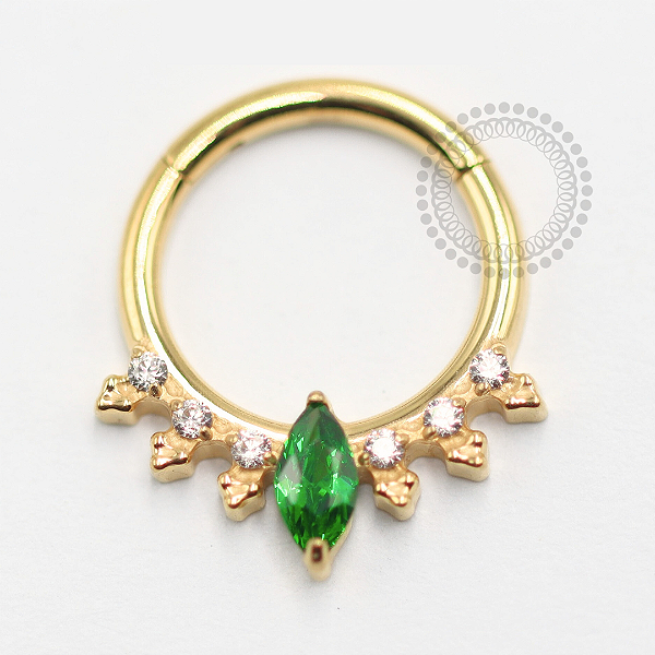 TN1473 Segmento 8mm CZ Navete Esmeralda Titânio PVD Gold