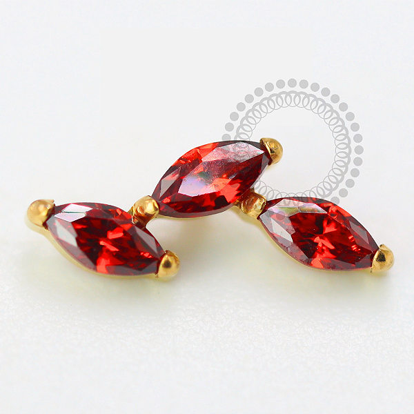 TN1609 Topo Cluster 3 Navetes Garnet Titânio PVD Gold
