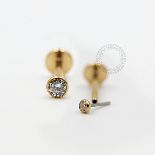 TN75 Labret CZ Flat Push Pin Titânio PVD Gold