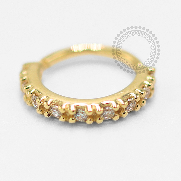 OR02 Argola Torção 8mm Cravejada CZ Ouro 18K