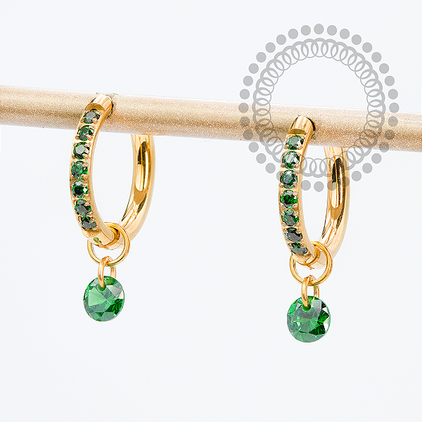 TN2354 Brinco Argola 1 Pingente CZ Verde Titânio PVD Gold