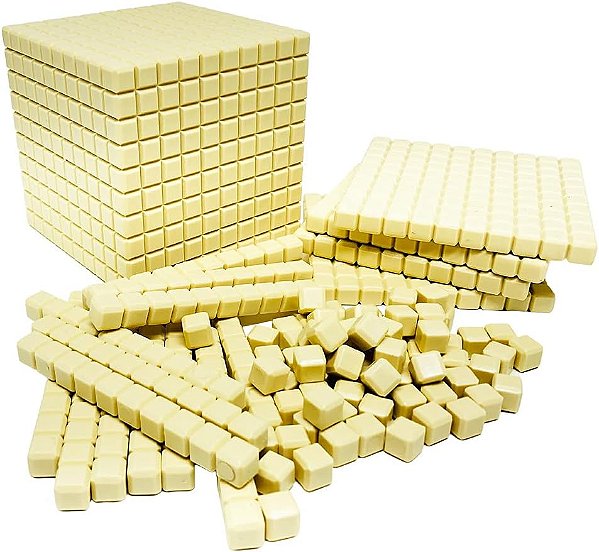Material Dourado em Plastico 611 Peças Carimbras