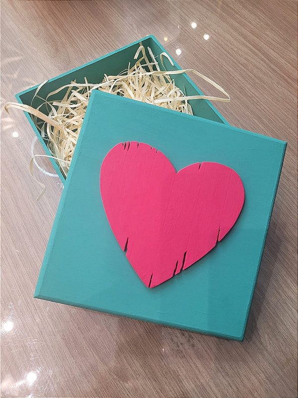 Caixa Personalizada em MDF com Coração Decorativo (Na cor escolhida pelo cliente)