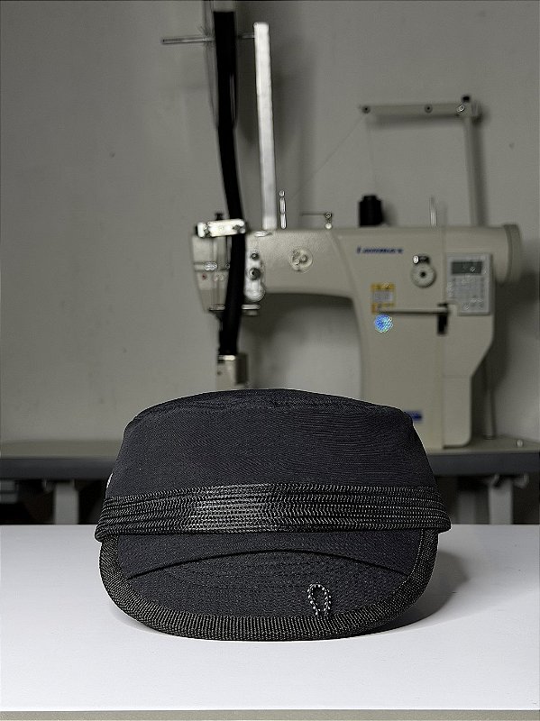 Boné Preto Militar