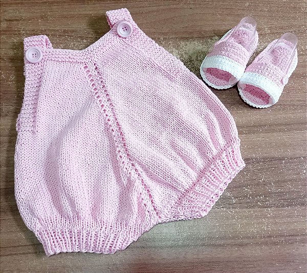 BODY JARDINEIRA COM SAPATILHA ROSA