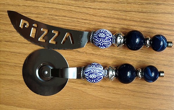 Kit Pizza Linha Portuguesa com Cortador e Espátula