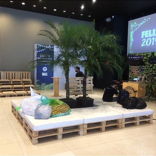 Ilha de puffs sofá EURO de palete com 8 unidades