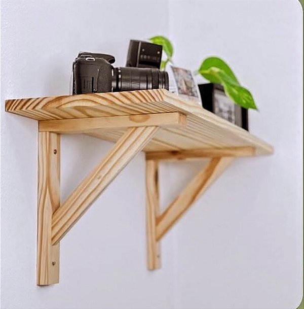 Prateleira mão francesa de madeira estilo boho