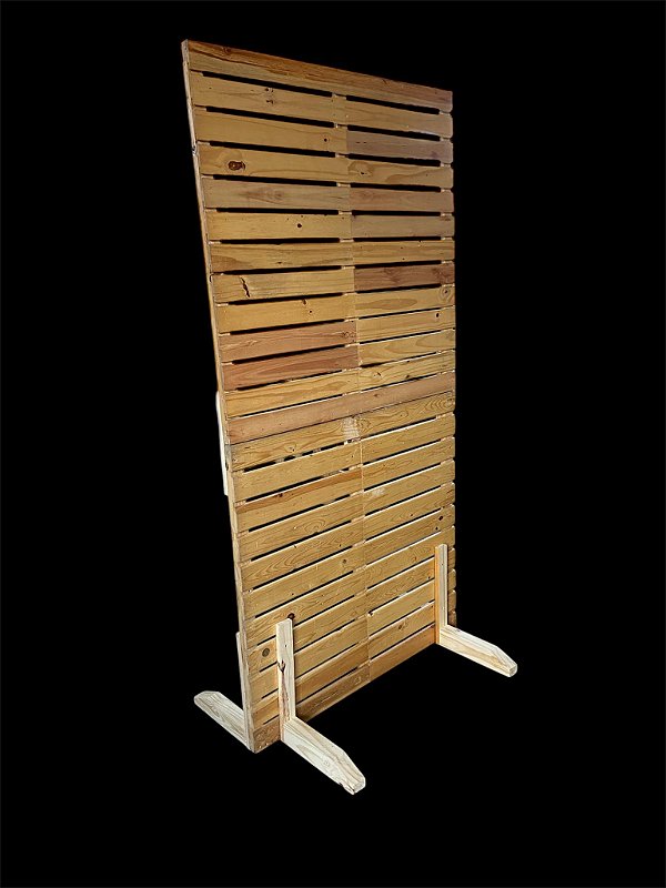 Biombo canaletado madeira loja parede gancho