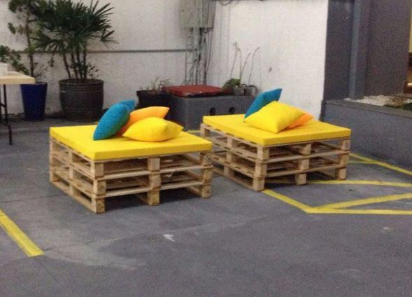Lounge EURO com 4 Puffs + mesa de centro - customização