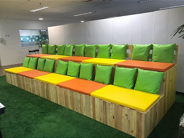 Arquibancada Cubo de pinus  confeccionada sob medida - consulte-nos