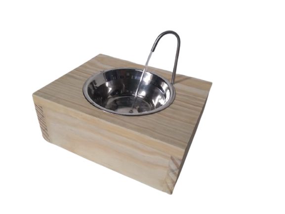 Bebedouro com fonte de água corrente