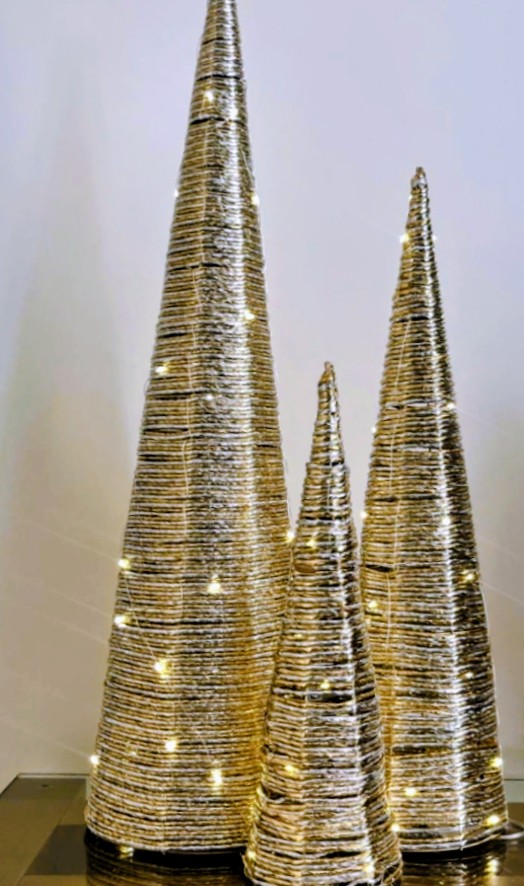 Árvore Decorativa Iluminada LED – 80cm
