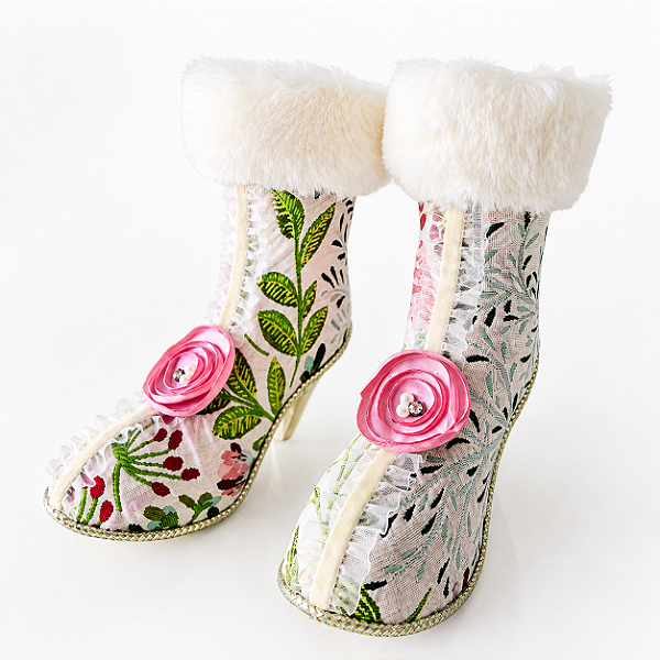 Par de Botas Decorativas de Salto em Tecido Bordado 20 cm
