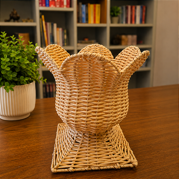 Vaso Decorativo em Fibra Sintética com Base