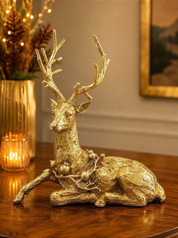 Rena Decorativa de Natal Deitada em Resina Dourada Fosca com Detalhes Prata Envelhecido – 34 cm