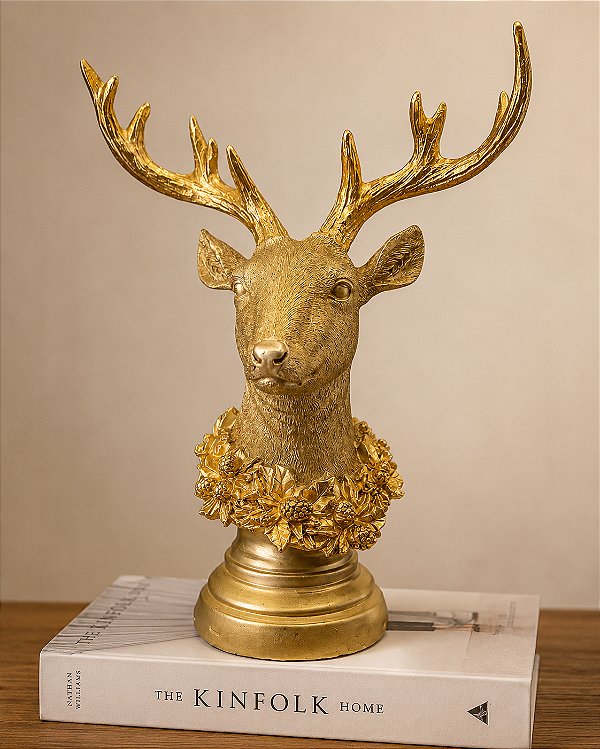 Cabeça de Rena Decorativa em Resina Dourada 29 cm com Galhadas e Guirlanda Natalina | Decoração de Natal Premium | Delicare Home