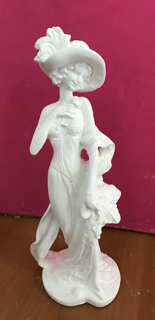 DAMA COM PLUMAS 30CM - 1012