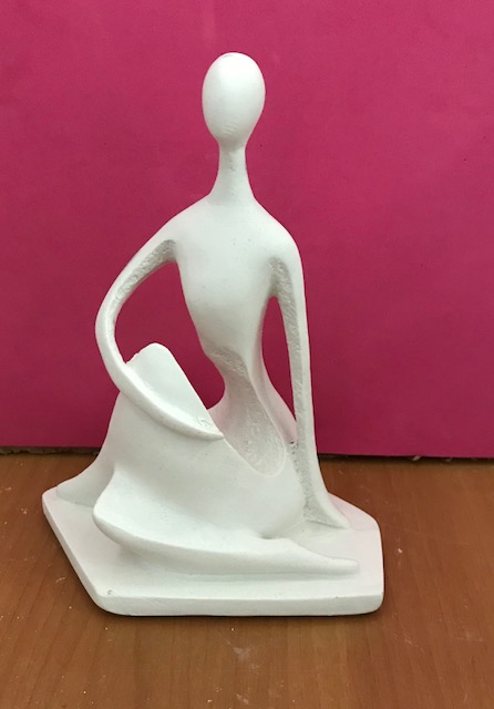 MULHER SENTADA MODERNA - 1133