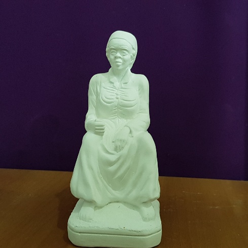 MÃE PRETA 20CM - 2028