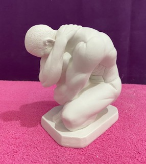 HOMEM AGACHADO 17CM - 2422