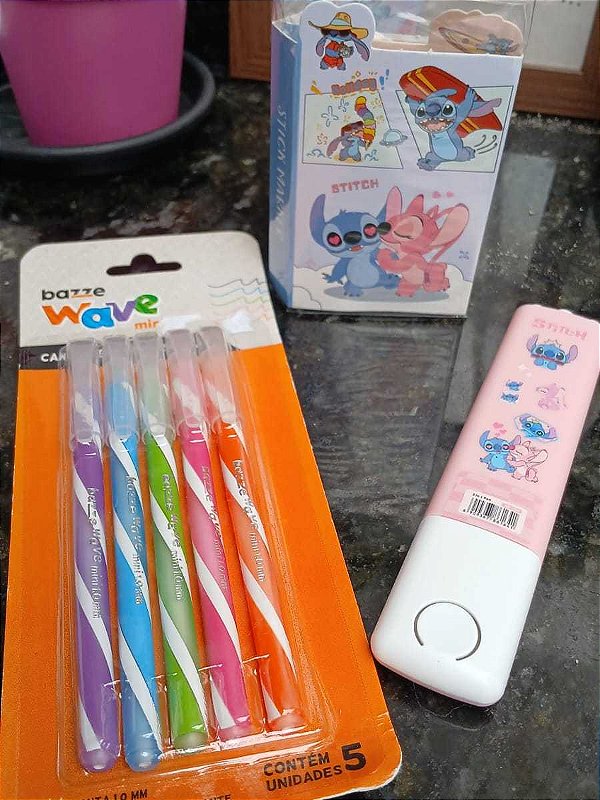 COLEÇÃO STITCH ACESSÓRIOS: ESTOJINHO 3 EM 1 + CINCO  MINI CANETAS BAZZE