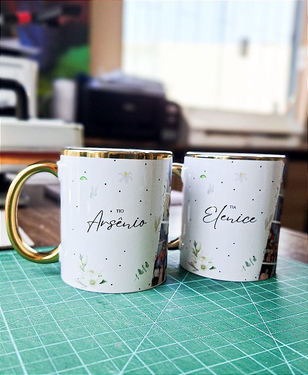 Caneca com borda Dourada