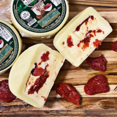 Queijo Trufado com Tomate Seco